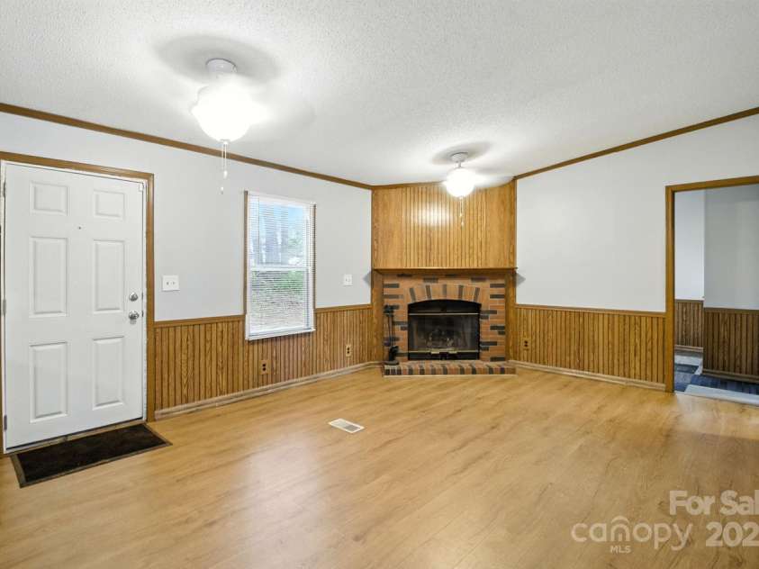 6337 Fairlane Street, Hickory, NC 28602.  MLS# CAR4287746, YatesRealty ID 34574. Family / Dining