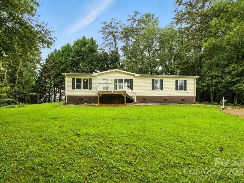 6337 Fairlane Street, Hickory, NC 28602.  MLS# CAR4287746, YatesRealty ID 34574. Front of Home