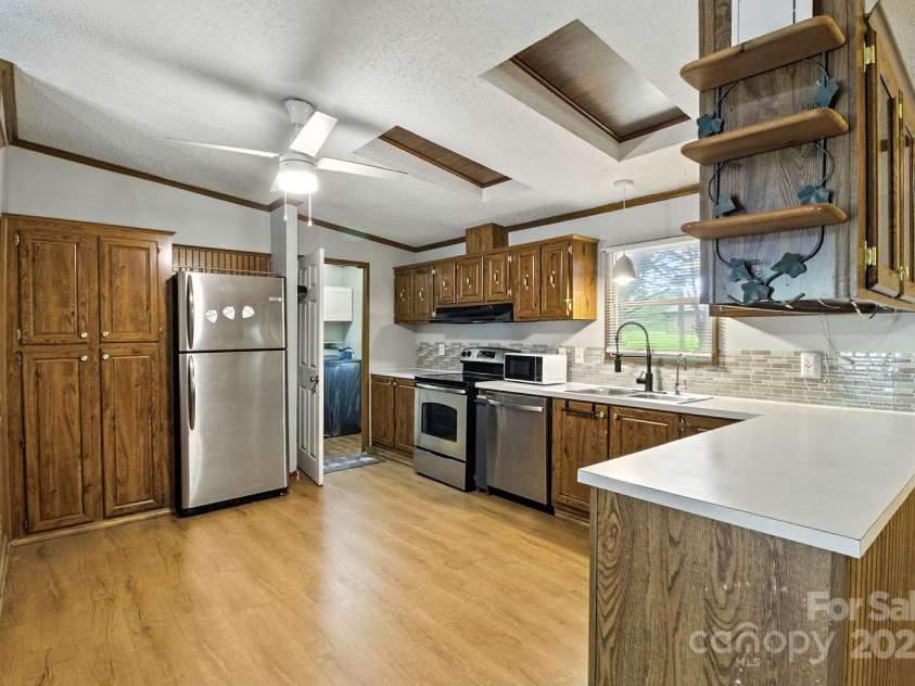 6337 Fairlane Street, Hickory, NC 28602.  MLS# CAR4287746, YatesRealty ID 34574. Kitchen