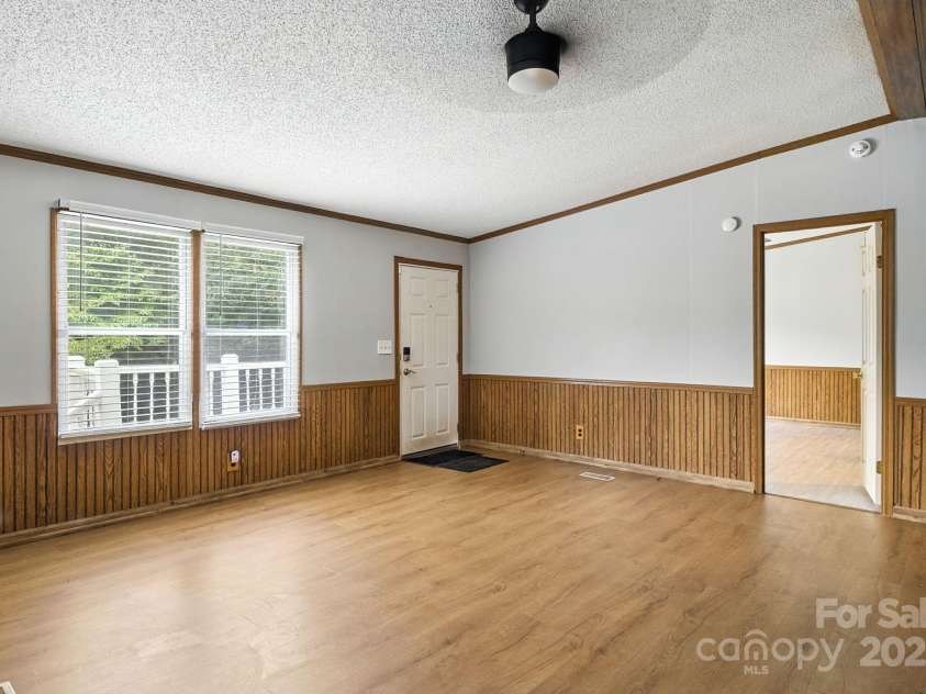 6337 Fairlane Street, Hickory, NC 28602.  MLS# CAR4287746, YatesRealty ID 34574. Living Room