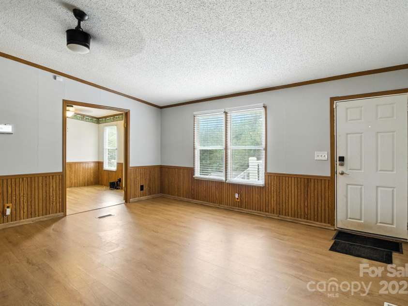 6337 Fairlane Street, Hickory, NC 28602.  MLS# CAR4287746, YatesRealty ID 34574. Living Room