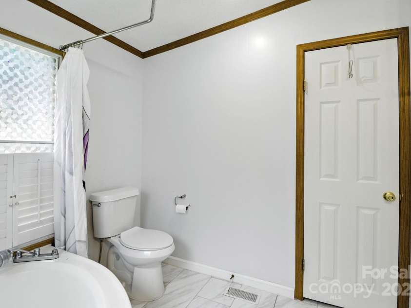 6337 Fairlane Street, Hickory, NC 28602.  MLS# CAR4287746, YatesRealty ID 34574. Primary Bathroom