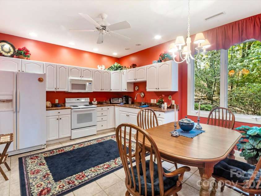 98 Taladu Court, Brevard, NC 28712.  MLS# CAR4302886, YatesRealty ID 34574. 