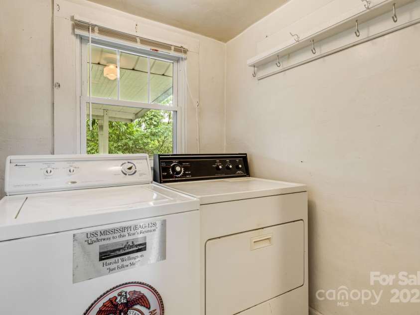 206 Rhododendron Drive, Brevard, NC 28712.  MLS# CAR4292344, YatesRealty ID 34575. 