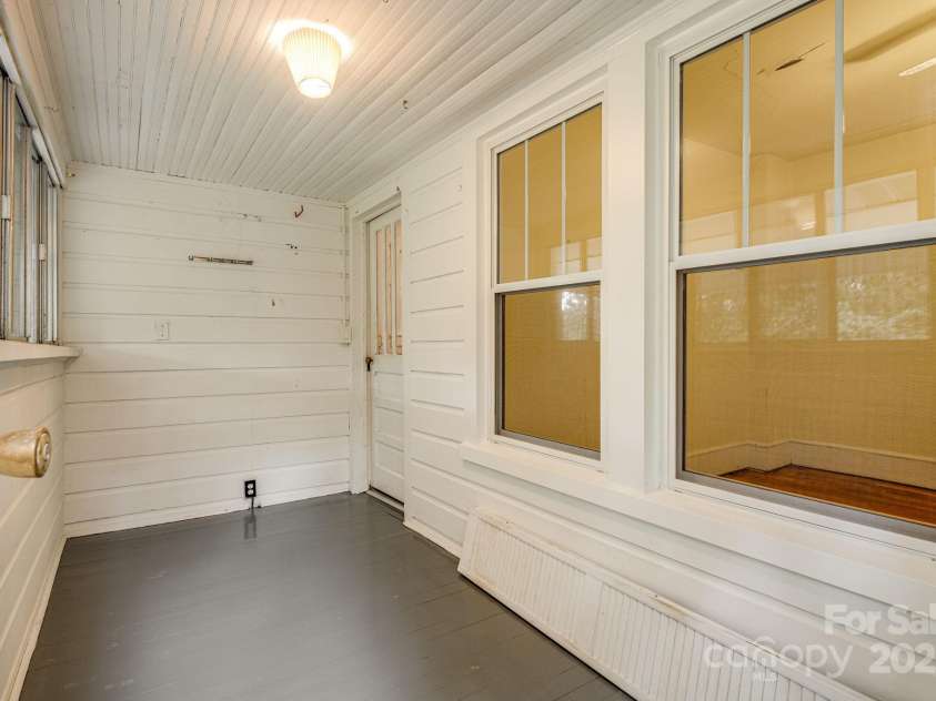 206 Rhododendron Drive, Brevard, NC 28712.  MLS# CAR4292344, YatesRealty ID 34575. 