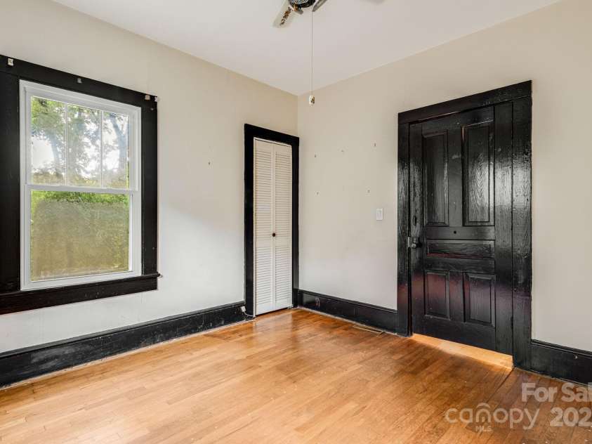 206 Rhododendron Drive, Brevard, NC 28712.  MLS# CAR4292344, YatesRealty ID 34575. 