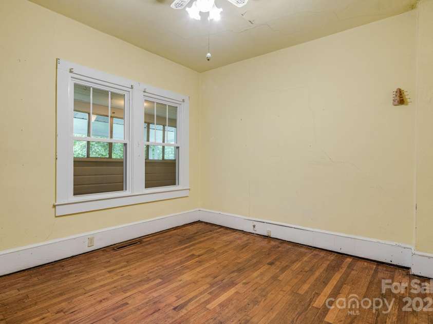 206 Rhododendron Drive, Brevard, NC 28712.  MLS# CAR4292344, YatesRealty ID 34575. 