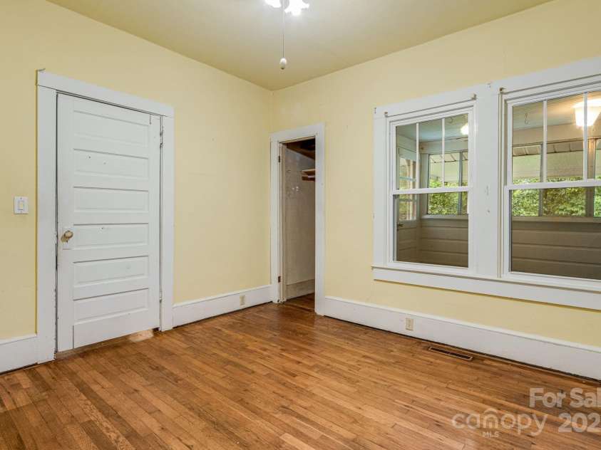 206 Rhododendron Drive, Brevard, NC 28712.  MLS# CAR4292344, YatesRealty ID 34575. 