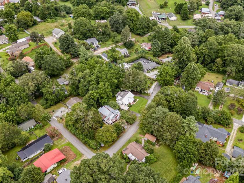 206 Rhododendron Drive, Brevard, NC 28712.  MLS# CAR4292344, YatesRealty ID 34575. 
