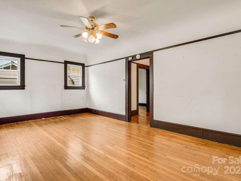 206 Rhododendron Drive, Brevard, NC 28712.  MLS# CAR4292344, YatesRealty ID 34575. 