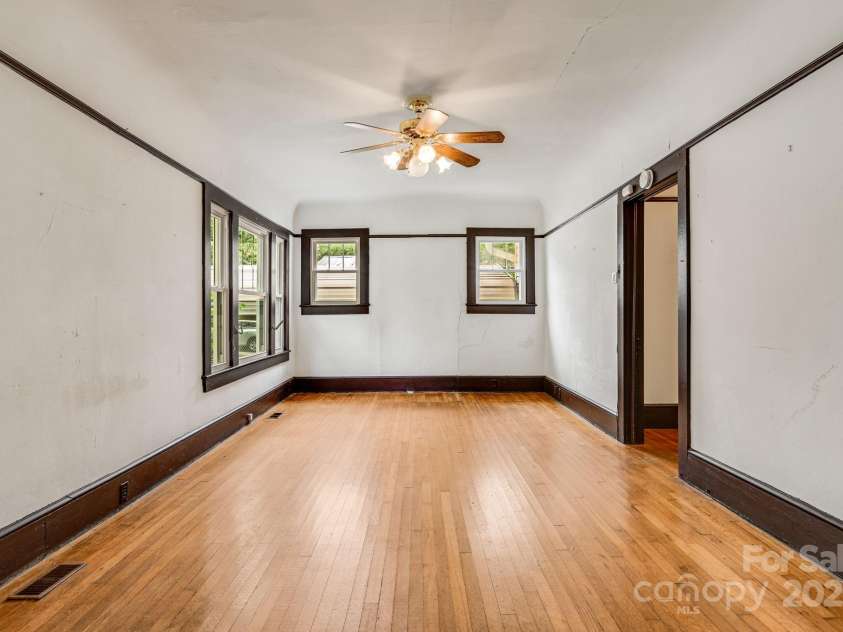 206 Rhododendron Drive, Brevard, NC 28712.  MLS# CAR4292344, YatesRealty ID 34575. 