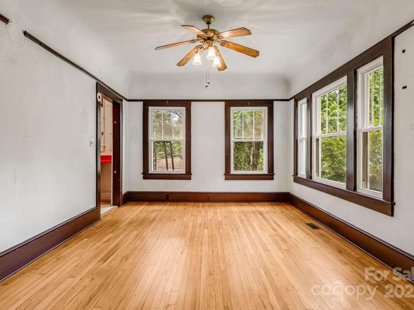 206 Rhododendron Drive, Brevard, NC 28712.  MLS# CAR4292344, YatesRealty ID 34575. 