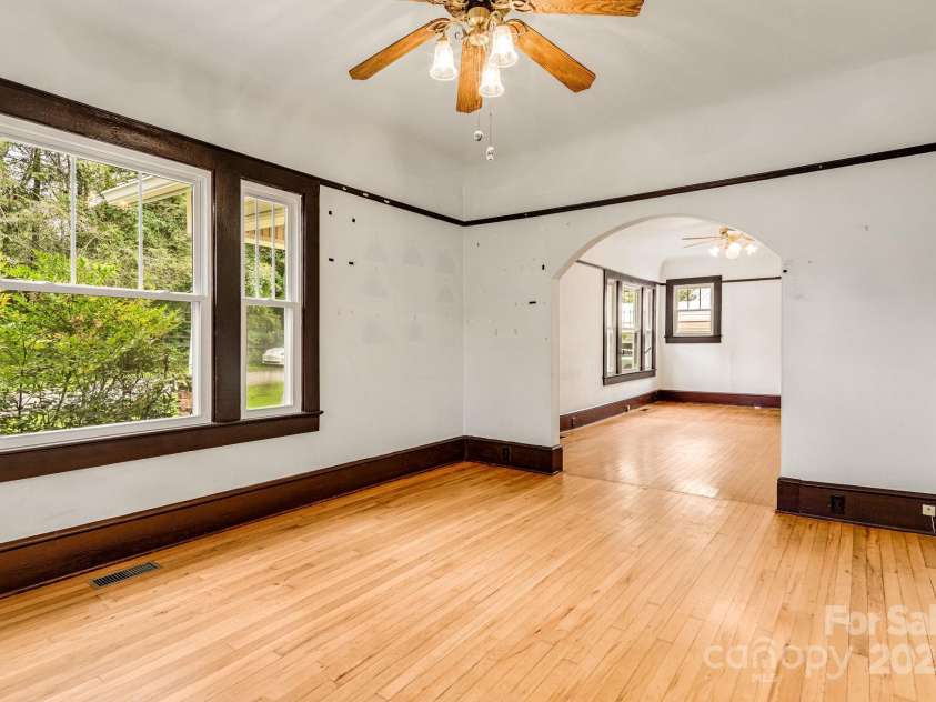 206 Rhododendron Drive, Brevard, NC 28712.  MLS# CAR4292344, YatesRealty ID 34575. 