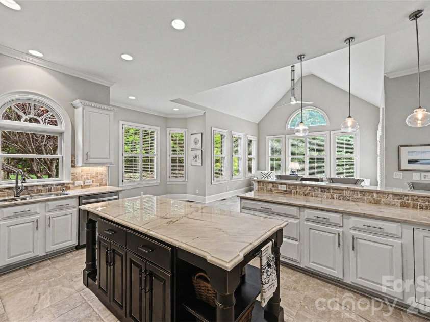 2216 Highland Forest Drive, Marvin, NC 28173.  MLS# CAR4390991, YatesRealty ID 34575. Kitchen