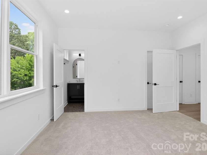 2716 Baltimore Avenue, Charlotte, NC 28203.  MLS# CAR4385672, YatesRealty ID 34576. 2nd floor bedroom suite
