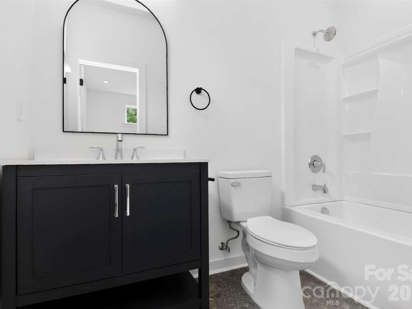 2716 Baltimore Avenue, Charlotte, NC 28203.  MLS# CAR4385672, YatesRealty ID 34576. 2nd floor en suite bath