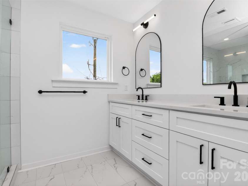 2716 Baltimore Avenue, Charlotte, NC 28203.  MLS# CAR4385672, YatesRealty ID 34576. 3rd floor primary bath