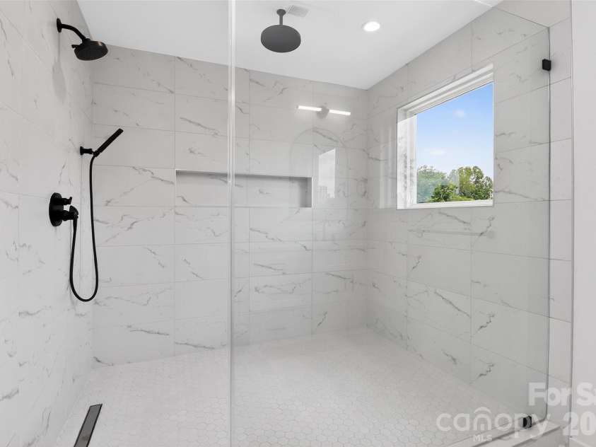 2716 Baltimore Avenue, Charlotte, NC 28203.  MLS# CAR4385672, YatesRealty ID 34576. 3rd floor primary bath