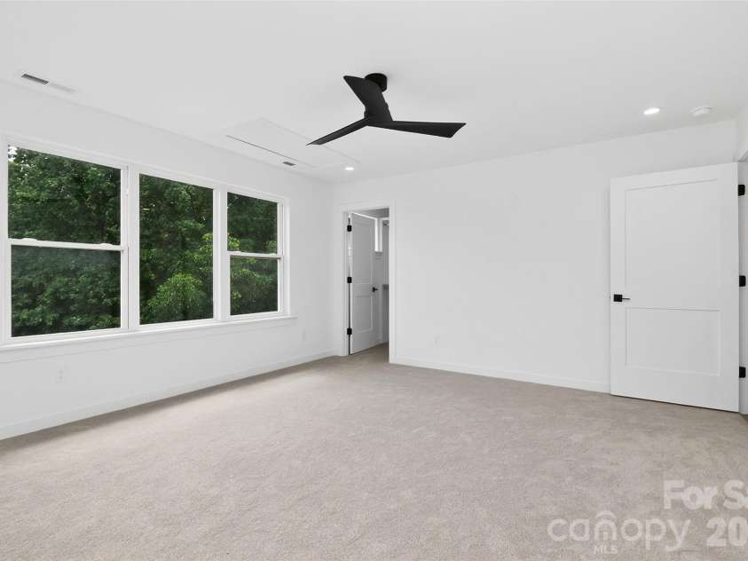 2716 Baltimore Avenue, Charlotte, NC 28203.  MLS# CAR4385672, YatesRealty ID 34576. 3rd floor primary suite
