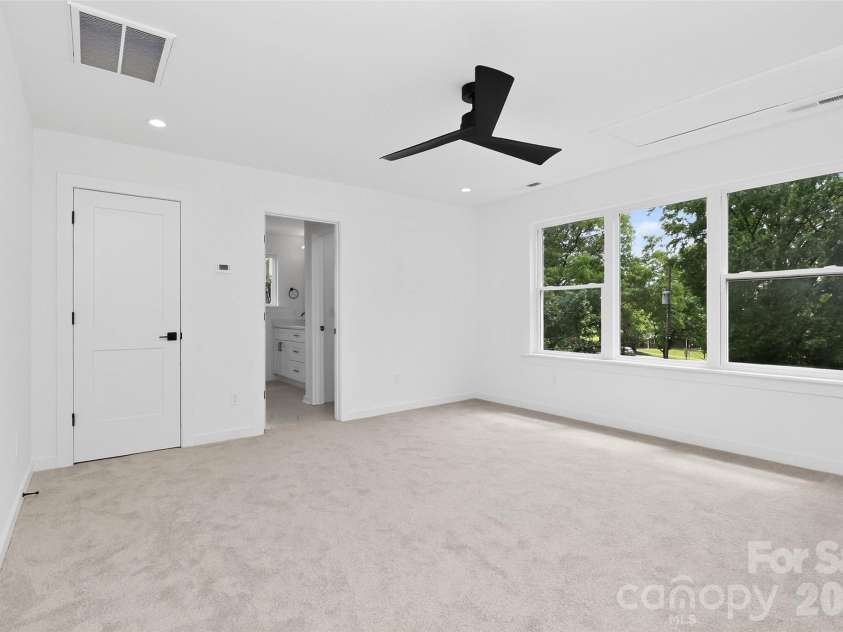2716 Baltimore Avenue, Charlotte, NC 28203.  MLS# CAR4385672, YatesRealty ID 34576. 3rd floor primary suite