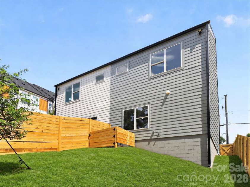 2716 Baltimore Avenue, Charlotte, NC 28203.  MLS# CAR4385672, YatesRealty ID 34576. Fenced rear yard, lawn virtually enhanced