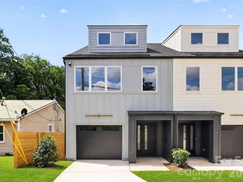 2716 Baltimore Avenue, Charlotte, NC 28203.  MLS# CAR4385672, YatesRealty ID 34576. Lawn virtually enhanced