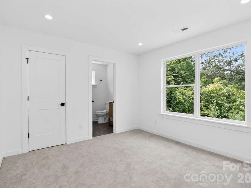 2716 Baltimore Avenue, Charlotte, NC 28203.  MLS# CAR4385672, YatesRealty ID 34576. Main floor bedroom suite
