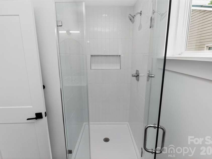 2716 Baltimore Avenue, Charlotte, NC 28203.  MLS# CAR4385672, YatesRealty ID 34576. Main floor en suite bath