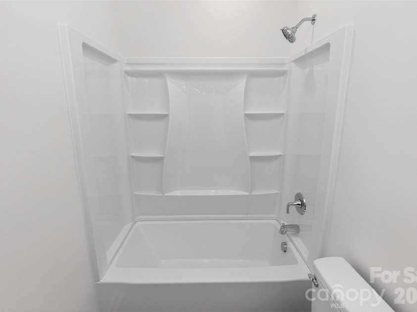 2714 Baltimore Avenue, Charlotte, NC 28203.  MLS# CAR4360205, YatesRealty ID 34577. 2nd floor en suite bath