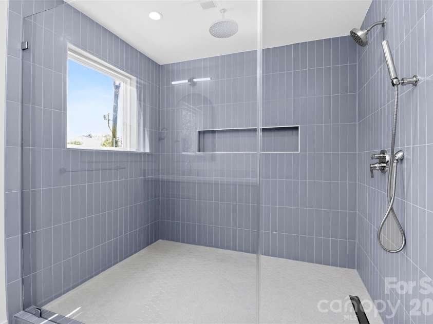 2714 Baltimore Avenue, Charlotte, NC 28203.  MLS# CAR4360205, YatesRealty ID 34577. 3rd floor primary bath