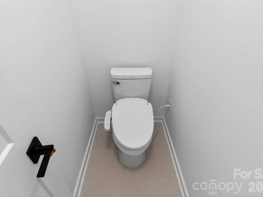 2714 Baltimore Avenue, Charlotte, NC 28203.  MLS# CAR4360205, YatesRealty ID 34577. 3rd floor primary bath bidet