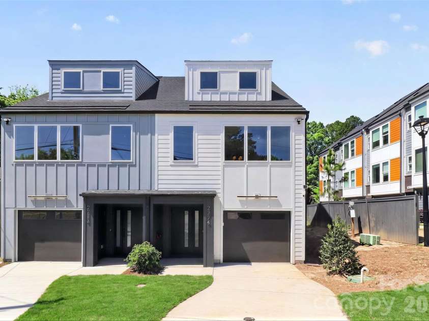 2714 Baltimore Avenue, Charlotte, NC 28203.  MLS# CAR4360205, YatesRealty ID 34577. Lawn virtually enhanced