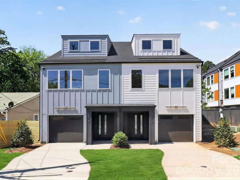 2714 Baltimore Avenue, Charlotte, NC 28203.  MLS# CAR4360205, YatesRealty ID 34577. Lawn virtually enhanced