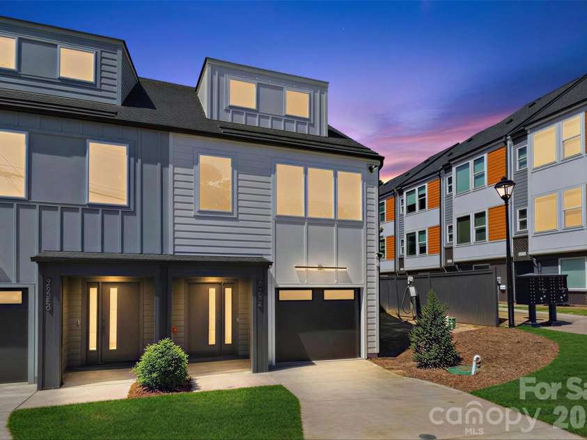 2714 Baltimore Avenue, Charlotte, NC 28203.  MLS# CAR4360205, YatesRealty ID 34577. Lawn virtually enhanced