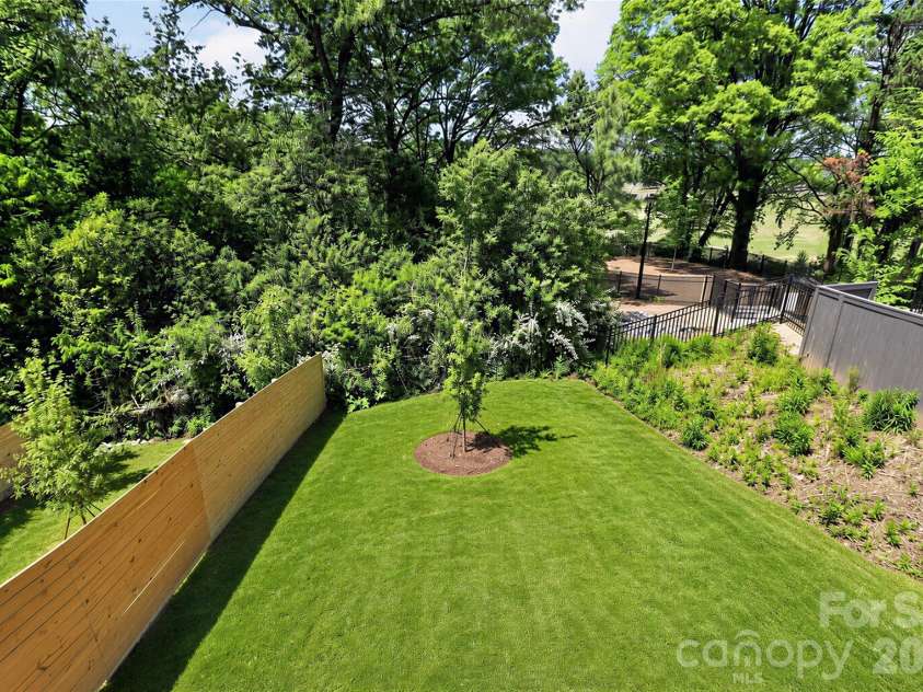 2714 Baltimore Avenue, Charlotte, NC 28203.  MLS# CAR4360205, YatesRealty ID 34577. Lawn virtually enhanced