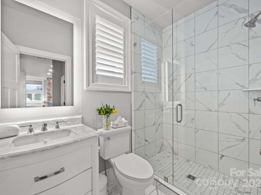 45 Penley Park Drive, Weaverville, NC 28787.  MLS# CAR4289463, YatesRealty ID 34577. Full bathroom