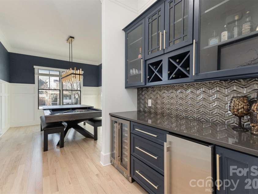 439 Melbourne Court, Charlotte, NC 28209.  MLS# CAR4386806, YatesRealty ID 34578. 