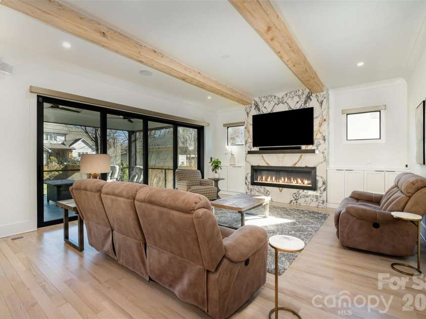 439 Melbourne Court, Charlotte, NC 28209.  MLS# CAR4386806, YatesRealty ID 34578. 