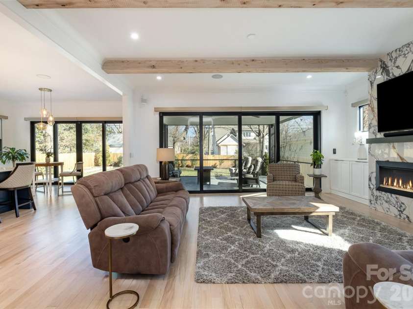 439 Melbourne Court, Charlotte, NC 28209.  MLS# CAR4386806, YatesRealty ID 34578. 