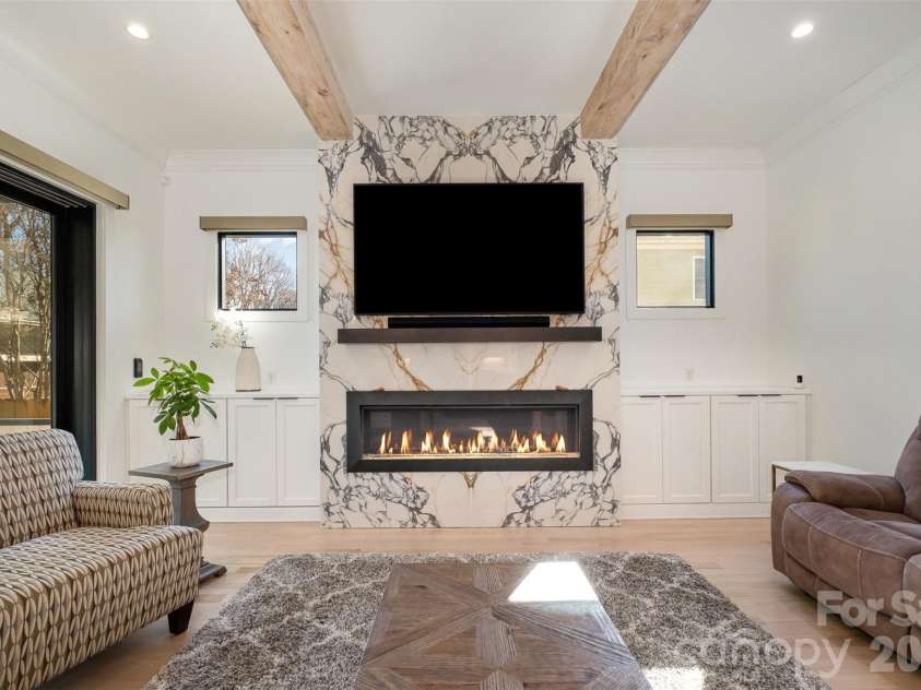439 Melbourne Court, Charlotte, NC 28209.  MLS# CAR4386806, YatesRealty ID 34578. 