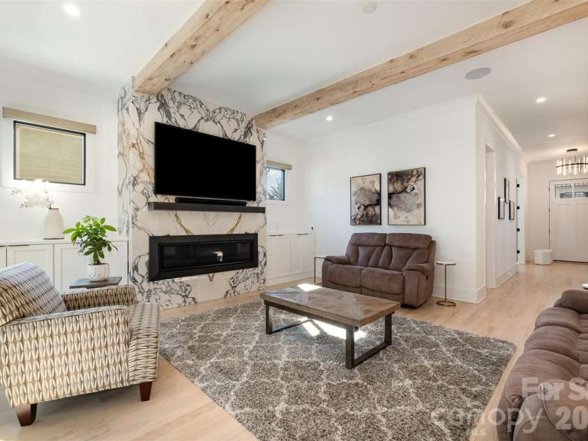 439 Melbourne Court, Charlotte, NC 28209.  MLS# CAR4386806, YatesRealty ID 34578. 