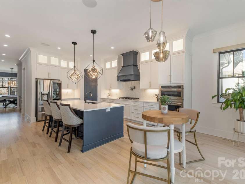 439 Melbourne Court, Charlotte, NC 28209.  MLS# CAR4386806, YatesRealty ID 34578. 