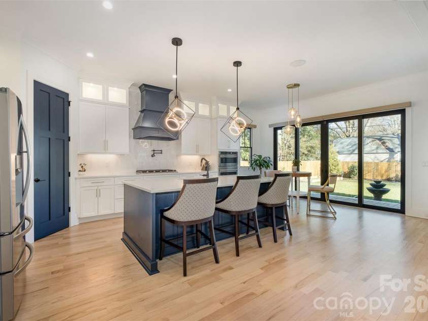 439 Melbourne Court, Charlotte, NC 28209.  MLS# CAR4386806, YatesRealty ID 34578. 