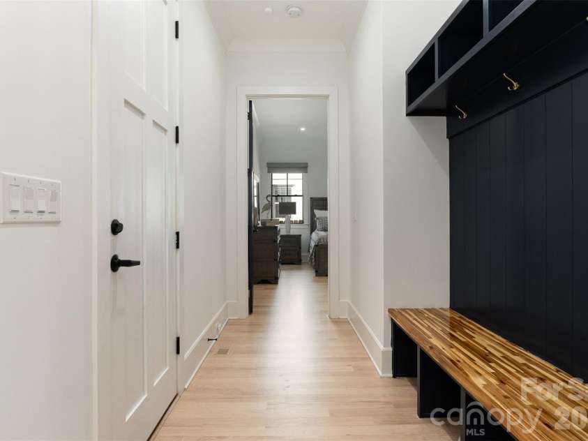 439 Melbourne Court, Charlotte, NC 28209.  MLS# CAR4386806, YatesRealty ID 34578. 