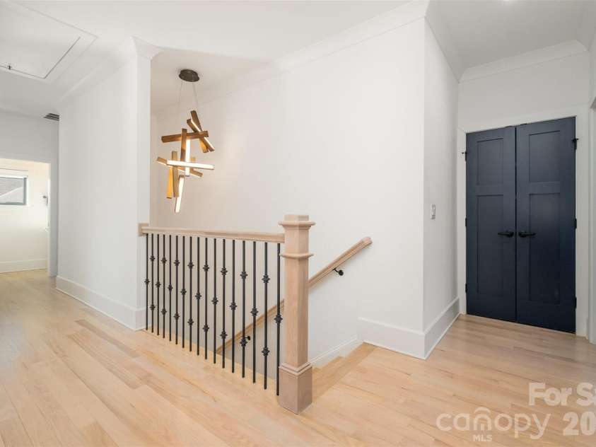 439 Melbourne Court, Charlotte, NC 28209.  MLS# CAR4386806, YatesRealty ID 34578. 