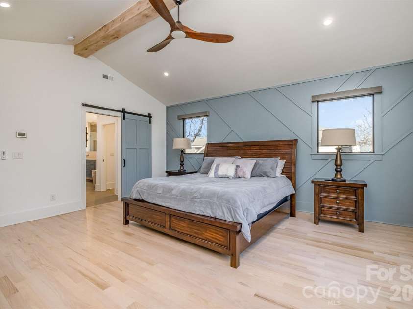 439 Melbourne Court, Charlotte, NC 28209.  MLS# CAR4386806, YatesRealty ID 34578. 