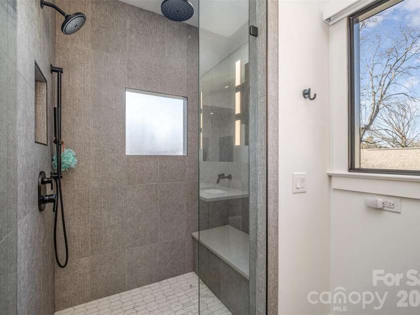 439 Melbourne Court, Charlotte, NC 28209.  MLS# CAR4386806, YatesRealty ID 34578. 