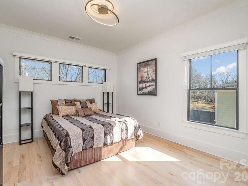 439 Melbourne Court, Charlotte, NC 28209.  MLS# CAR4386806, YatesRealty ID 34578. 