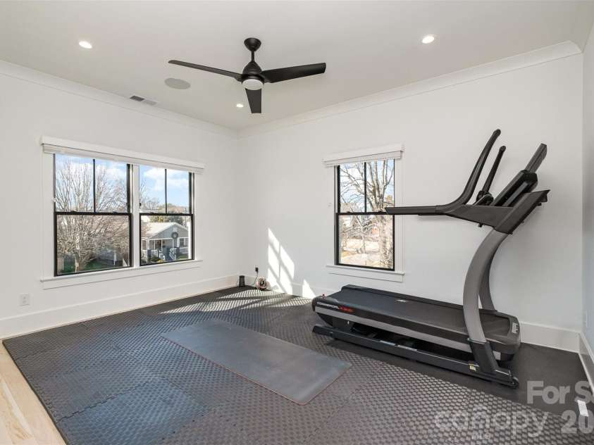 439 Melbourne Court, Charlotte, NC 28209.  MLS# CAR4386806, YatesRealty ID 34578. 