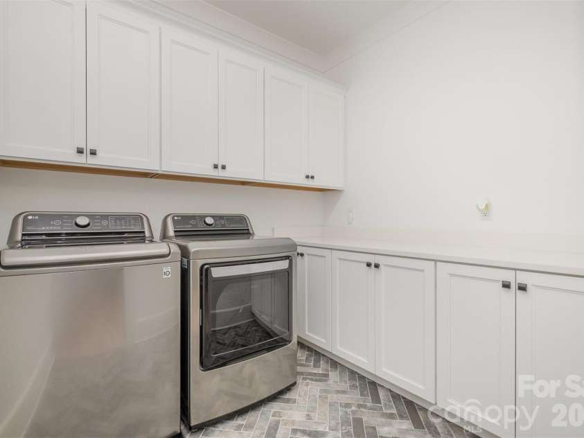 439 Melbourne Court, Charlotte, NC 28209.  MLS# CAR4386806, YatesRealty ID 34578. 
